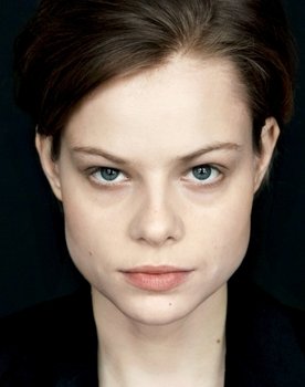 Emma Bading as Franka Hummels