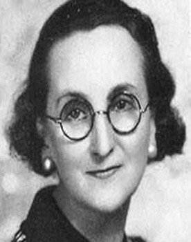 Edie Martin as Old Lady