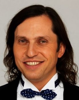 Aleksandr Revva as Policeman