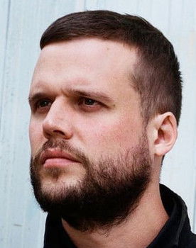 Harry McVeigh as Vox, Guitars