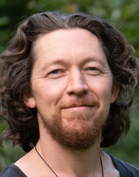 Toby Ricketts as Narrator (voice)