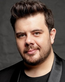 Eser Yenenler as Çenebaz