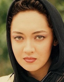 Niki Karimi as Sara