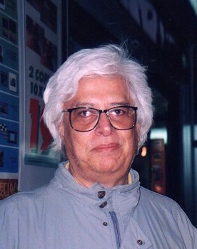 Sérgio Muniz as Narrador