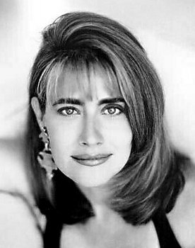 Lorraine Bracco as Elise