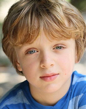 Nico Delpiano as Shawn