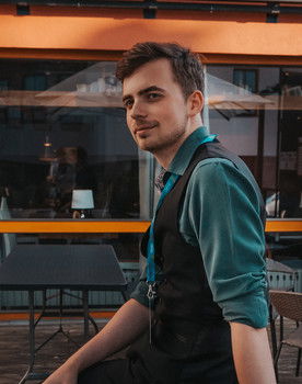 Michal Špitálský as Knight