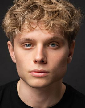 Julius Busch as Paul Pape