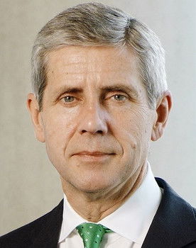 Stuart Rose as Self (Former M&S CEO & Chair)