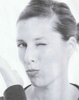 Queca Gordillo as Therapist