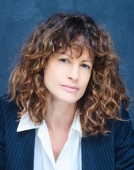 Sophie Michard as Béatrice Raynaud