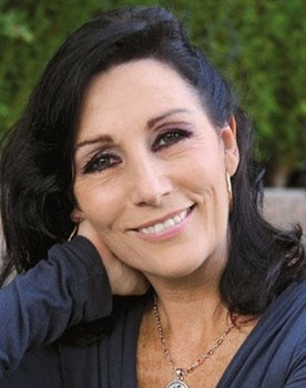 Lucero Lander as Elena