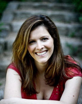 Sabrina Gunnell as Vierge Marie