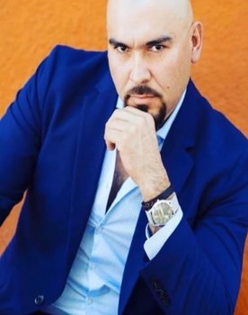 Ivan Torres as Doctor González
