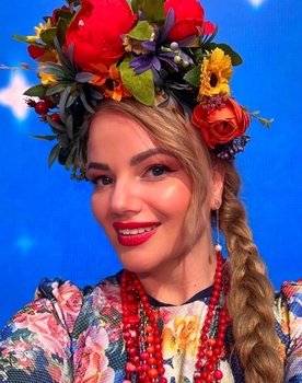Olga Dorofeeva as Self/Expert