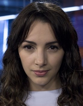 Thelma Fardin as 