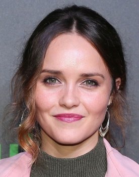 Rebecca Breeds Photo