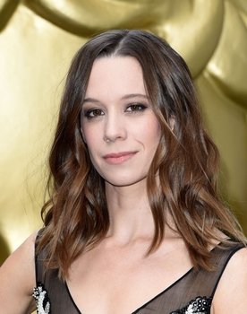 Chloe Pirrie Photo