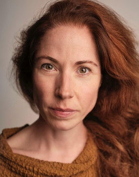 Victoria Pym as Lian (Mother)