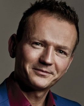 Petr Lesák as Narator