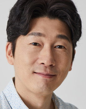 Son Seung-taek as Yoo-ho's Father