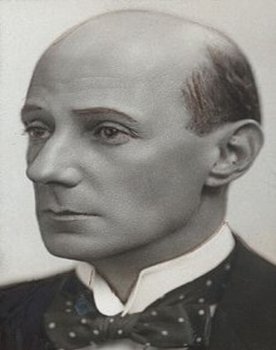 Laurence Hanray as Angus Rossiter