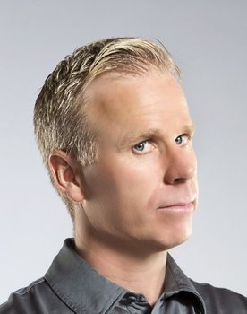 Gerry Dee as Wayne Cashman