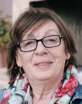 Kumrije Hoxha as Nazmije