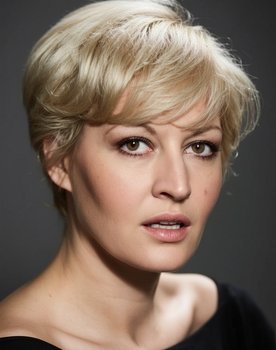 Nazan Adalı as Elif Ana