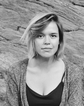 Mia Tomé as 