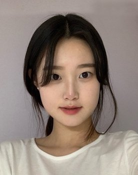 이채현 as Girl Group Trainee