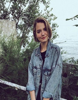 Doğa Özüm as Sultan