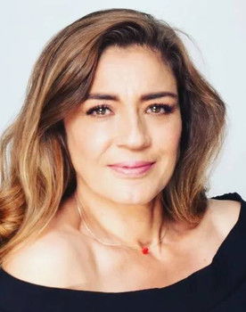 Amara Villafuerte as Doña Verónica