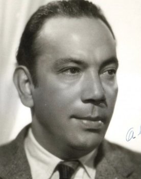 Miguel Inclán as Chino