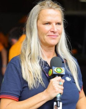 Mariana Becker as Ela Mesma