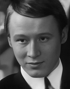 Viktor Proskurin as Долгов