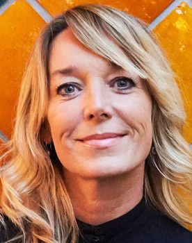 Lonnie Devantier as Sig selv