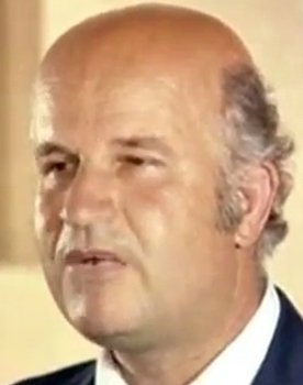 Zeki Sezer as 