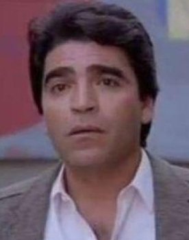 Mahmoud El Gendy as حسن