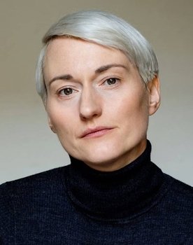 Karola Oswald as Dunja Stahl