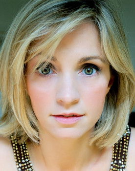 Cara Dillon as Singer