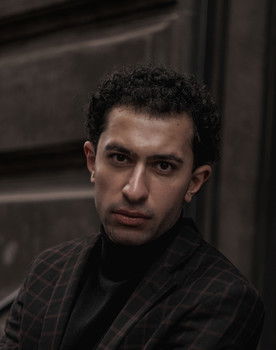 Manvel Iskandaryan as Gravedigger