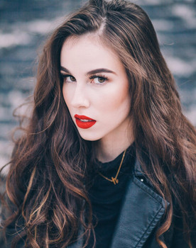 Heather Slice as Isabelle