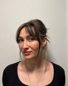 Alva Lange-Nielsen as Pia