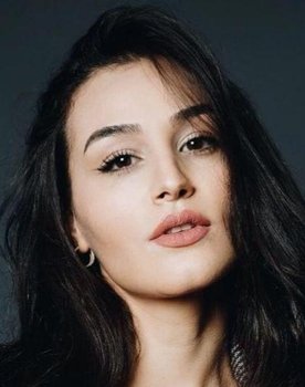 Asena Girişken as Perihan