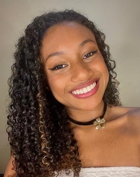Samara Centeno as Luiza