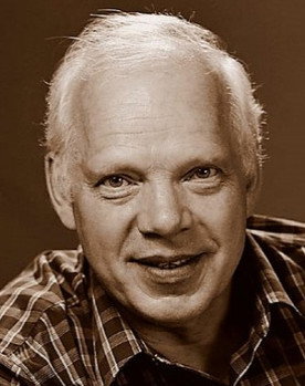 Aleksandr Potapov as Анатолий Алексеевич, секретарь обкома КПСС, председатель проверочной комиссии