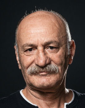 Ali Erkazan as Zekeriya Saka