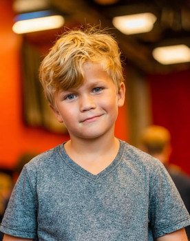 Vegard Strand Eide as Lillebror