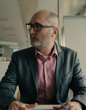 Yann Saint Martin as Le proviseur